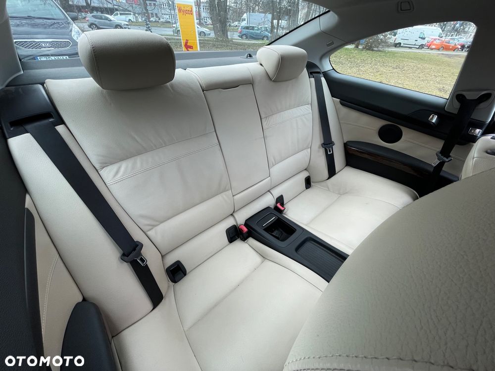 BMW Seria 3 325i M Sport Edition - 12