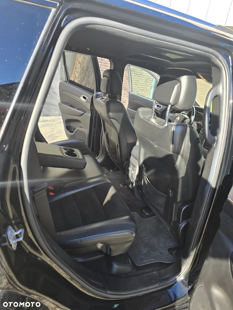 Jeep Grand Cherokee - 21