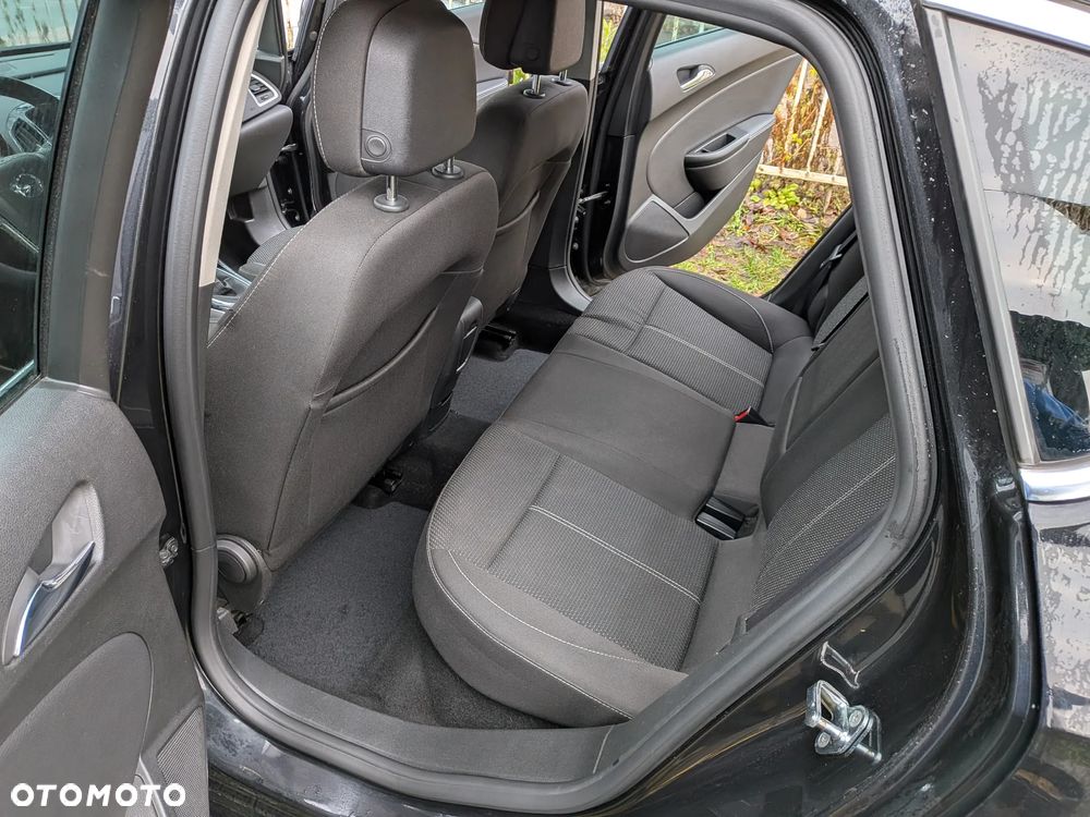 Opel Astra 1.4 Turbo Color Edition - 23