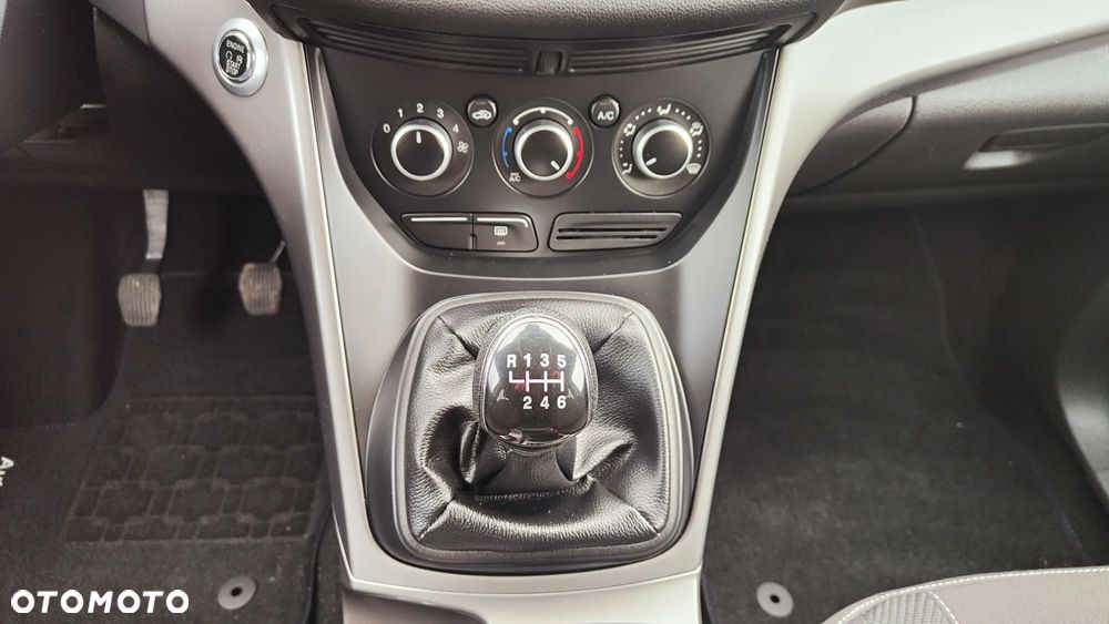 Ford Kuga 2.0 TDCi 2x4 Trend - 28