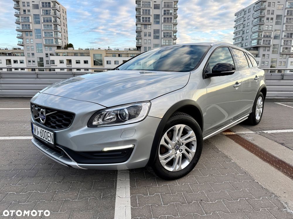 Volvo V60 Cross Country D3 Drive-E Momentum - 1