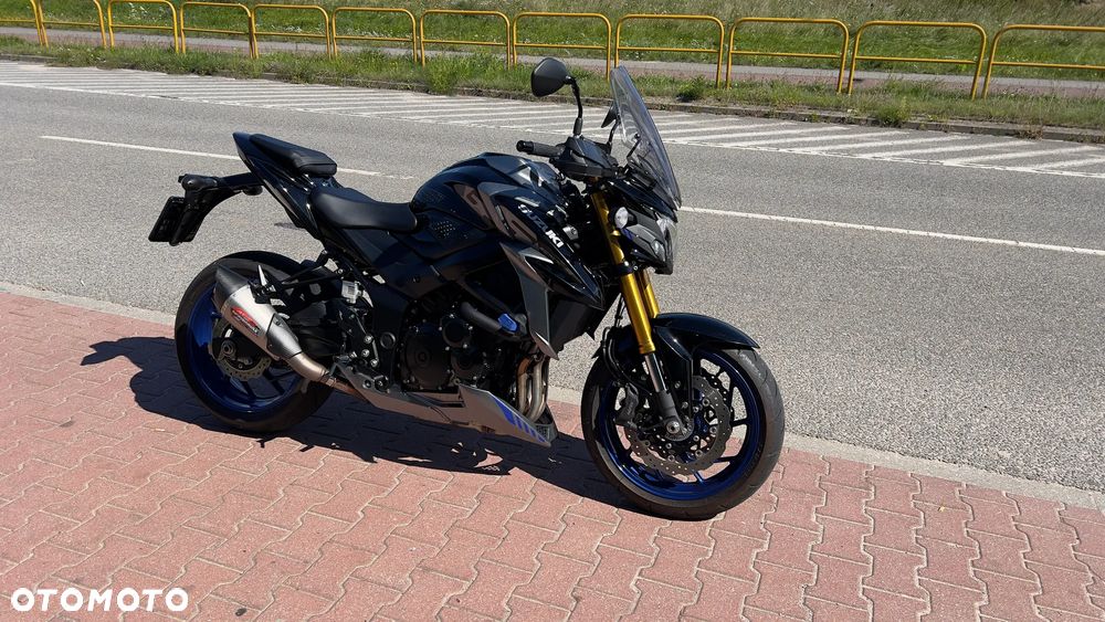 Suzuki GSX - 6