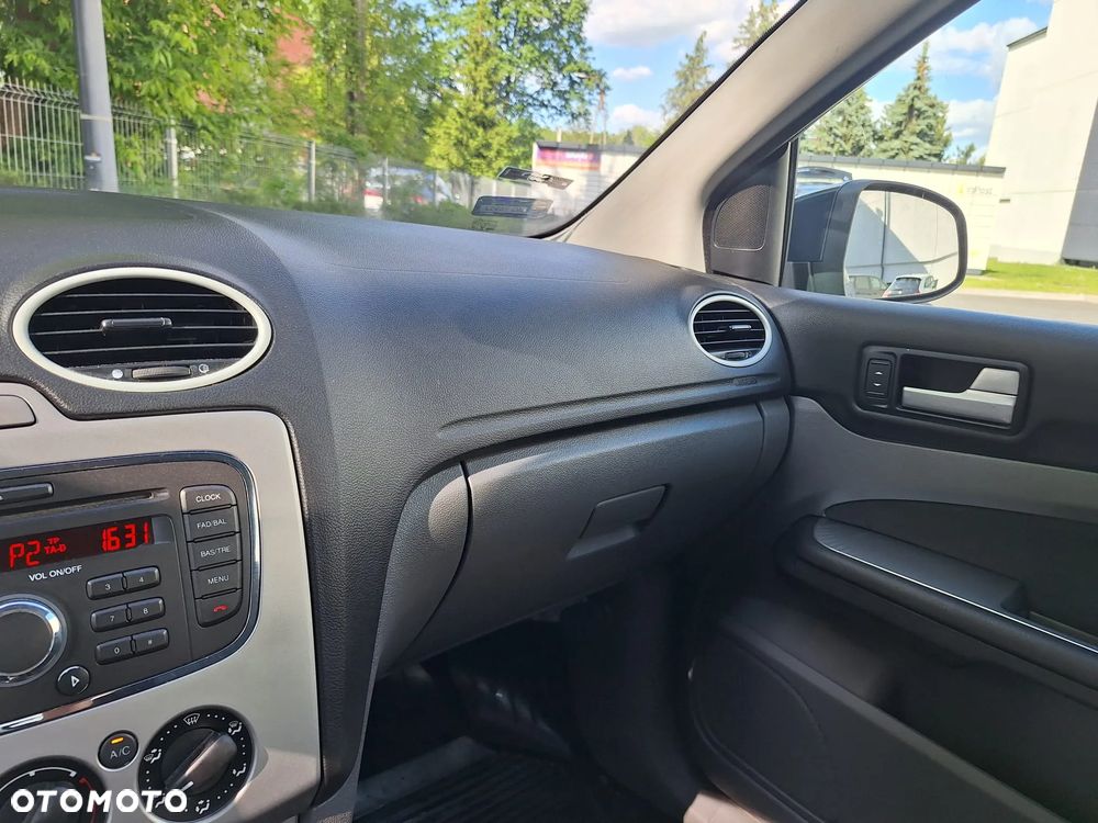 Ford Focus 1.8 Style - 27