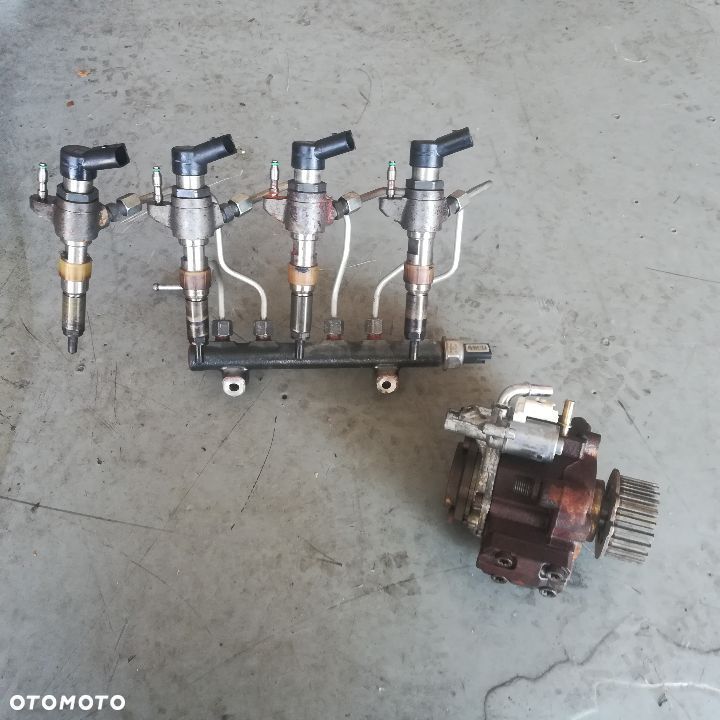pompa wtryskowa wtryski  citroen peugeot 9802448680 volvo v40 1.6 d2 - 1