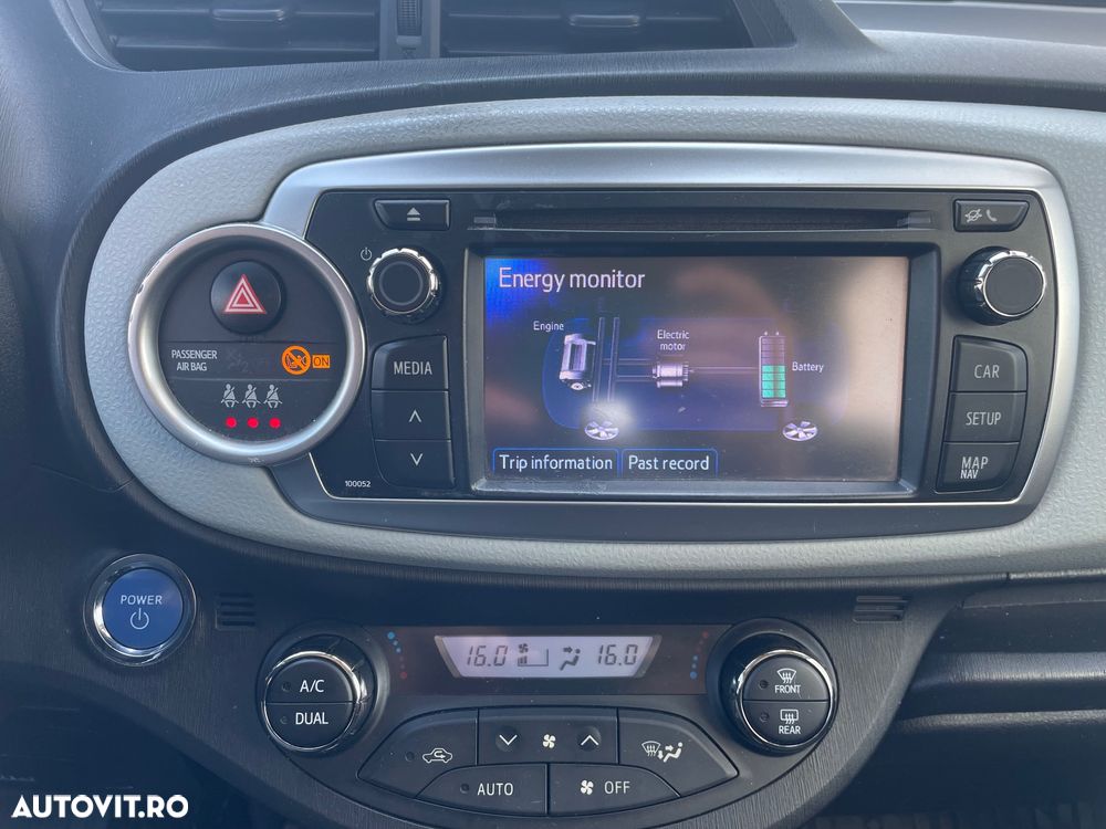 Toyota Yaris 1.5 VVT-i HSD Sol - 7