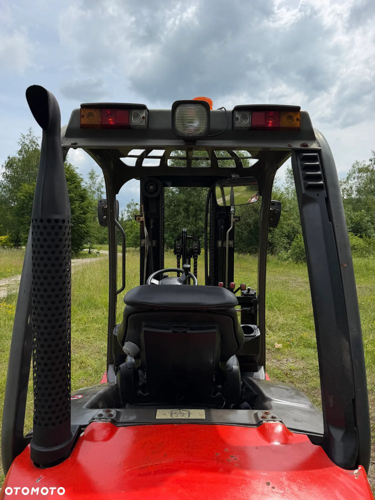 Manitou MI25D Wózek Widłowy 2,5 tony. Posuw Hydrauliczny. tylko 2500mtg. Maszt triplex. Wolny skok! Wysokość Podnoszenia 5 metrów. Jak nowy z Salonu. Pochodzi z Norweskiego Gospodarstwa! Aktualne przeglądy DEKRA i serwisy!  Silnik Yanmar. Małe gabarety bardzo zwrotna maszyna! Zero luzów wycieków i zniszczeń. OKAZJA. Pełny ORYGINAŁ! Rok Prod. 2014. Oświetlenie. OKAZJA - 26