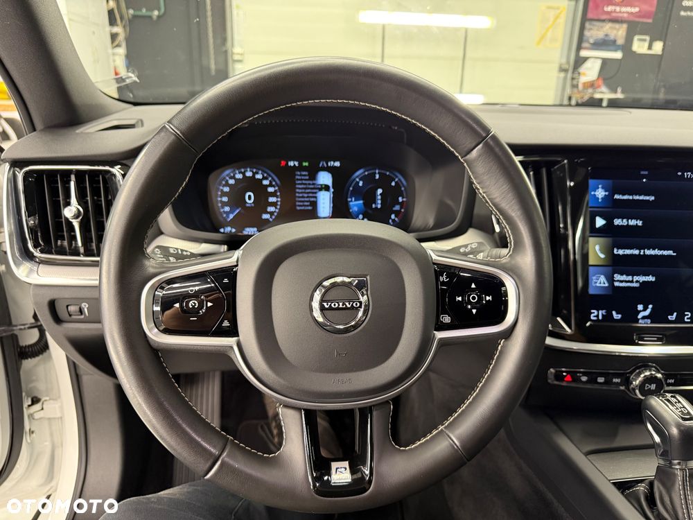 Volvo V60 D4 Geartronic R-Design - 29