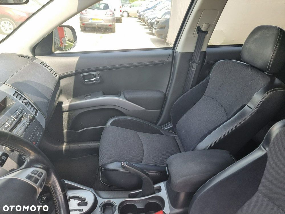 Mitsubishi Outlander - 10
