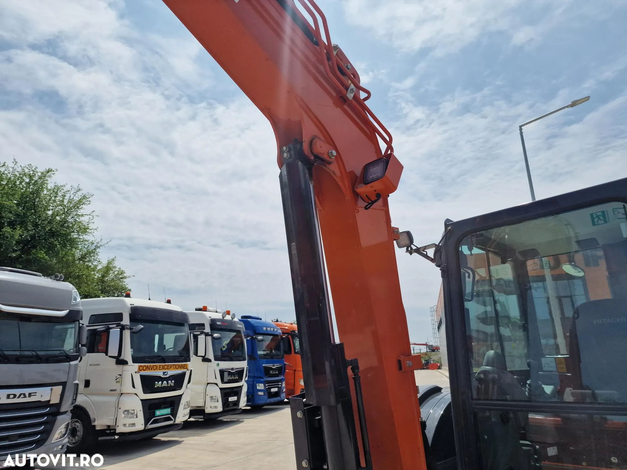 Hitachi ZX55, 5,5 tone, Cupa excavare+cupa taluz, inst picon, AC, Senile 90% ok, Computer de bord in limba romana, CA NOU, posibilitate leasing 4 ani-PROMOTIE 57900 EUR+Tva - 27