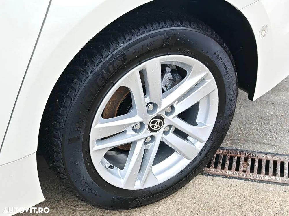 Toyota Corolla ver-sedan-1-8-hsd-dynamic - 24