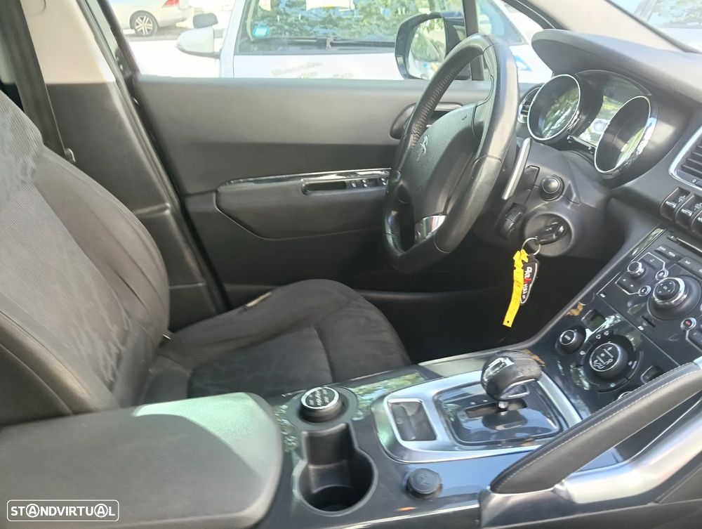 Peugeot 3008 2.0 HDi Hybrid4 - 11