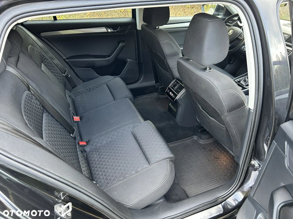 Skoda Superb 2.0 TDI Style DSG - 11