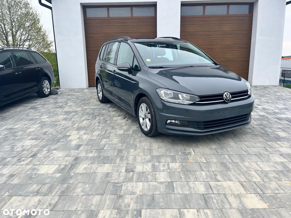 Volkswagen Touran - 12