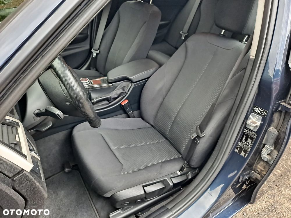 BMW Seria 3 320d Touring Sport Line - 9