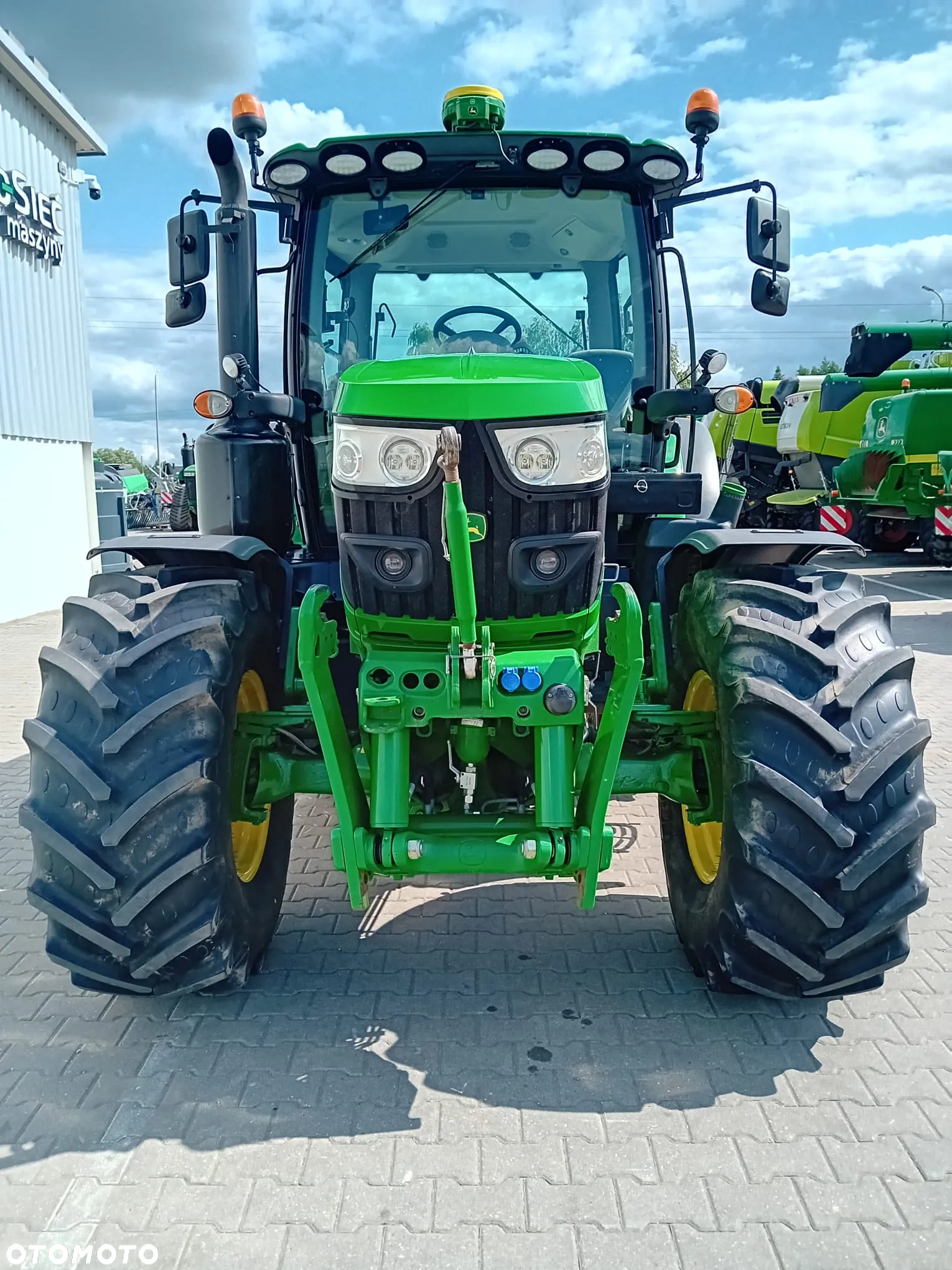 John Deere 6120R - 4