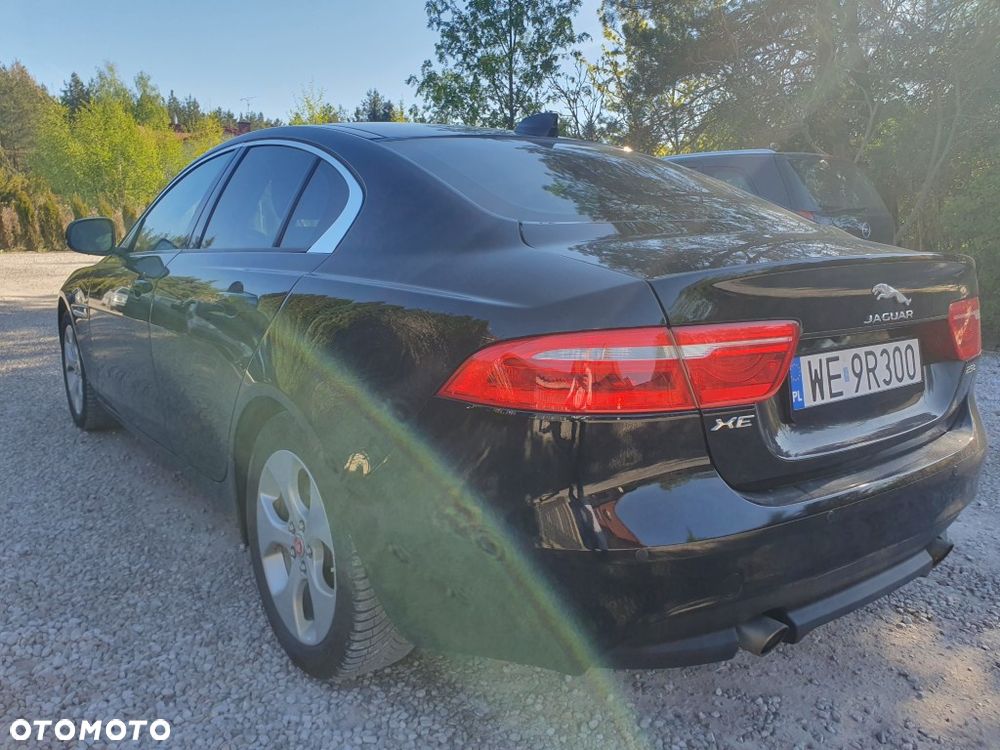 Jaguar XE 2.0 T R-Sport - 4