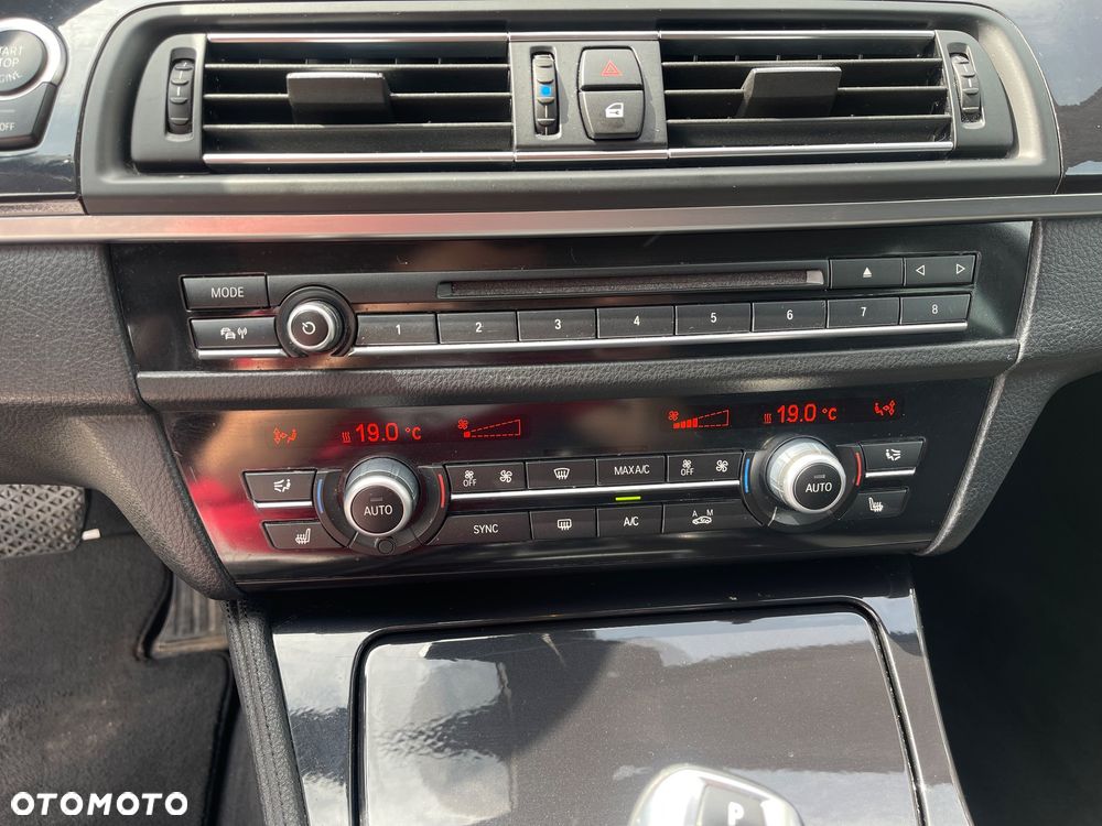 BMW Seria 5 525d Sport-Aut Modern Line - 21