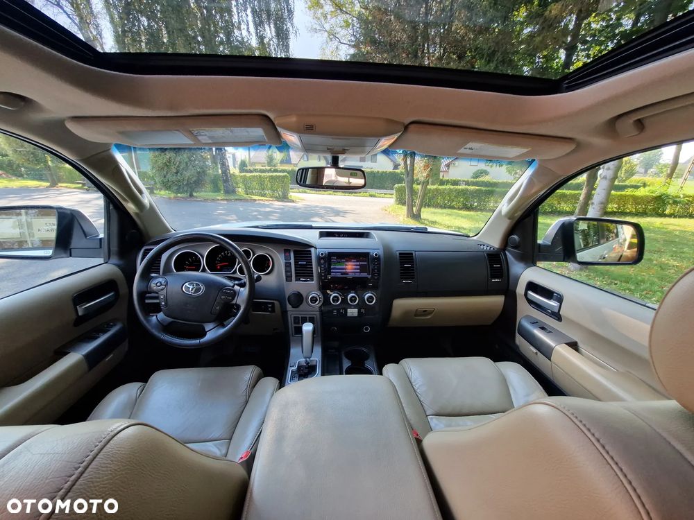 Toyota Sequoia - 10