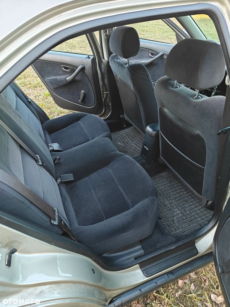 Honda Civic 1.4i S - 11