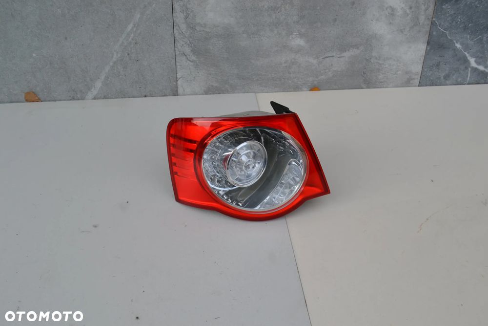 VW JETTA V LAMPA LED TYŁ TYLNA LEWA W BŁOTNIK ORYGINAŁ EUROPA 1K5945095G - 2