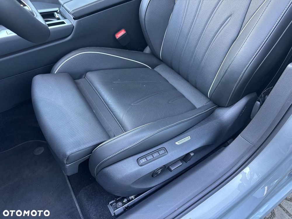 Volkswagen Passat - 13