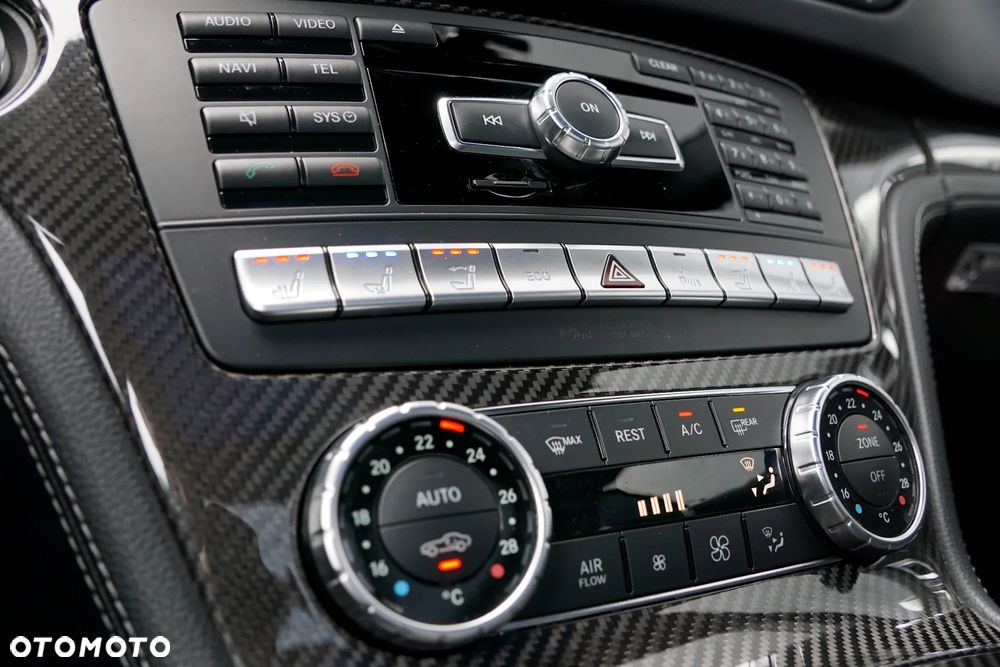 Mercedes-Benz SL 63 AMG AMG Speedshift MCT 7-Gang Sportgetriebe AMG Performance Package - 32