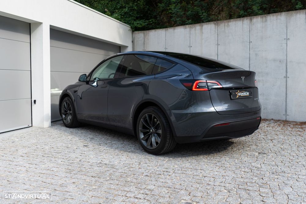 Tesla Model Y Long Range Dual Motor AWD - 4