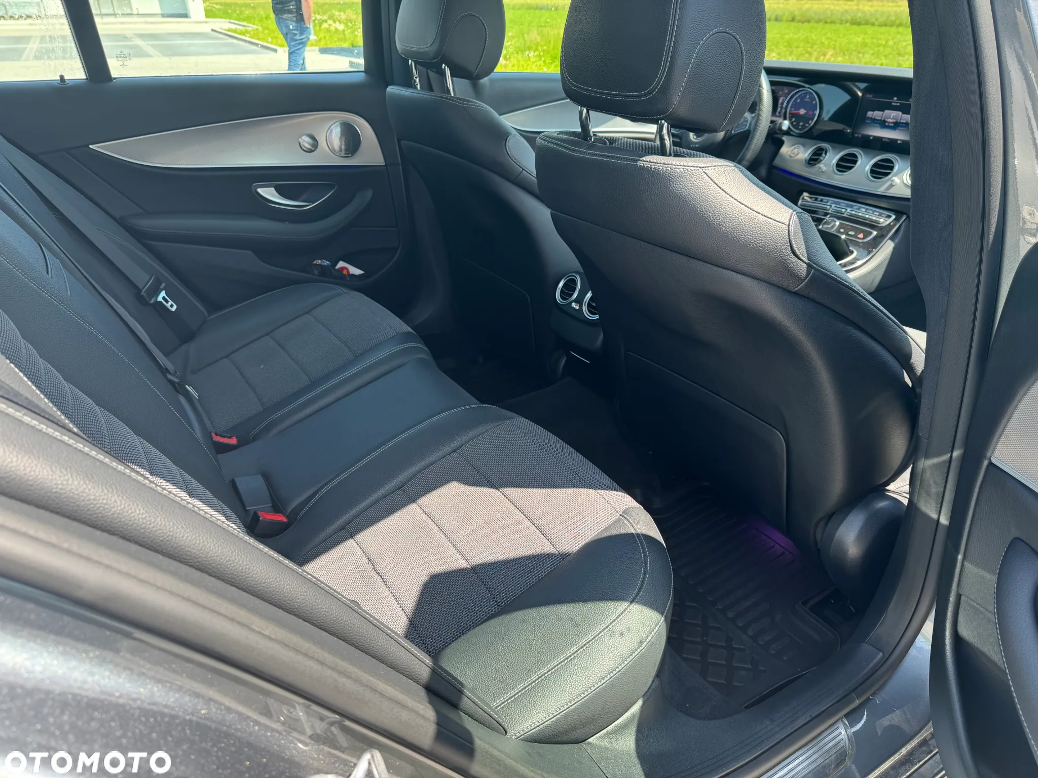 Mercedes-Benz Klasa E 220 d 4-Matic 9G-TRONIC - 12