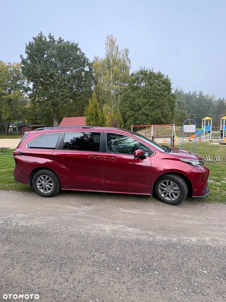 Toyota Sienna - 2