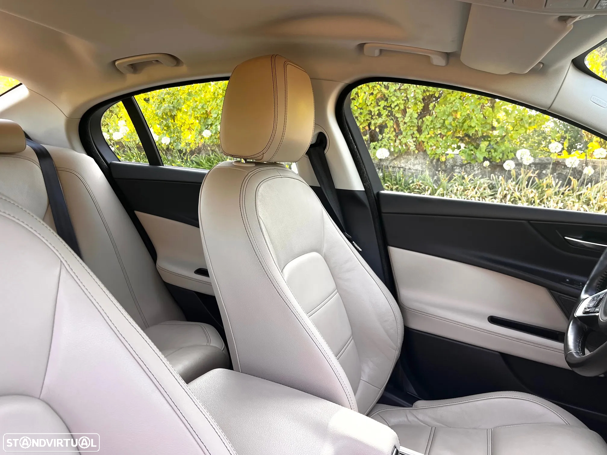 Jaguar XE 2.0 D Prestige - 5