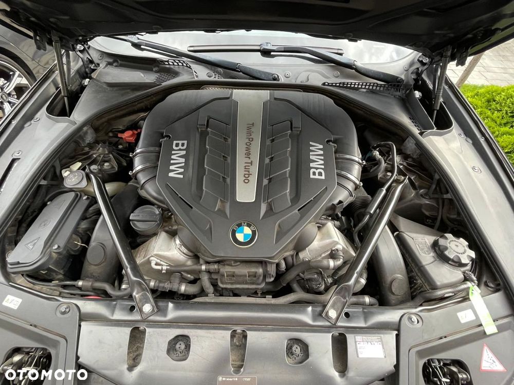 BMW Seria 5 550i Sport-Aut - 12