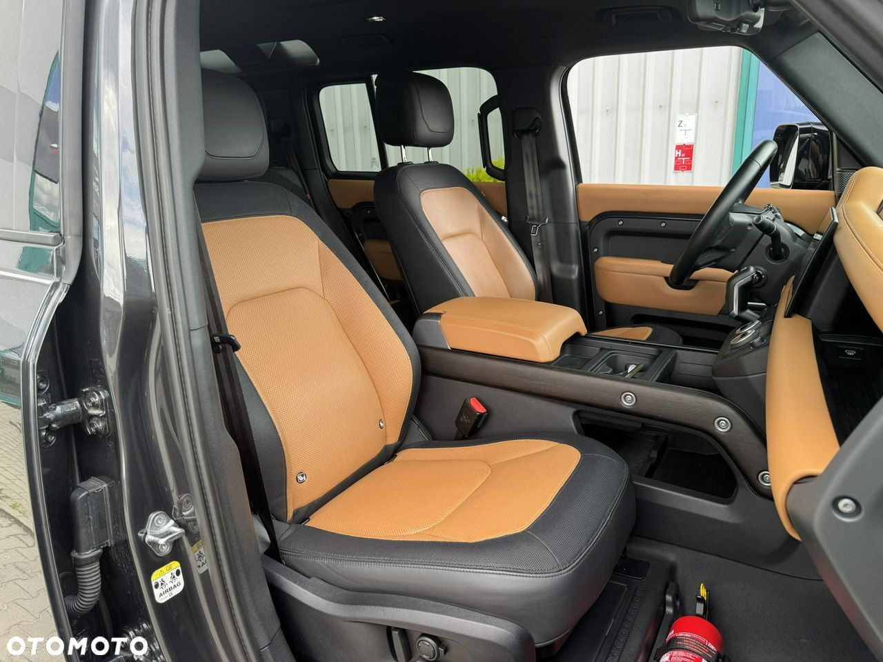 Land Rover Defender - 17