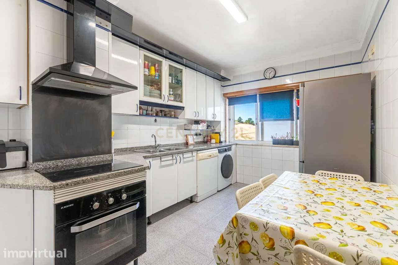 Exclusivo T4 Duplex na Urbanização da Cavaleira | 205 m² de Área Total - Grande imagem: 5/36