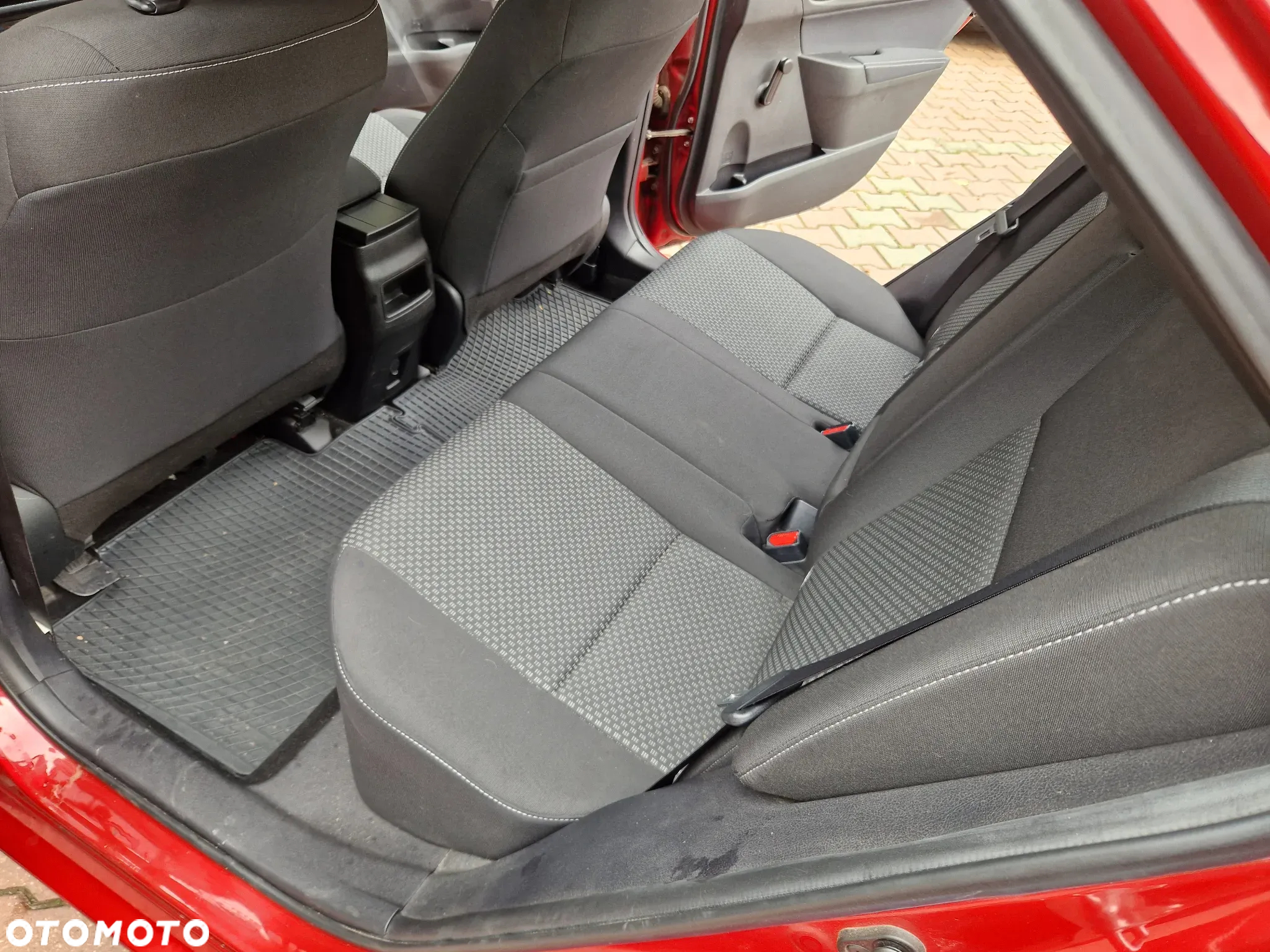 Toyota Corolla 1.6 Premium + - 12