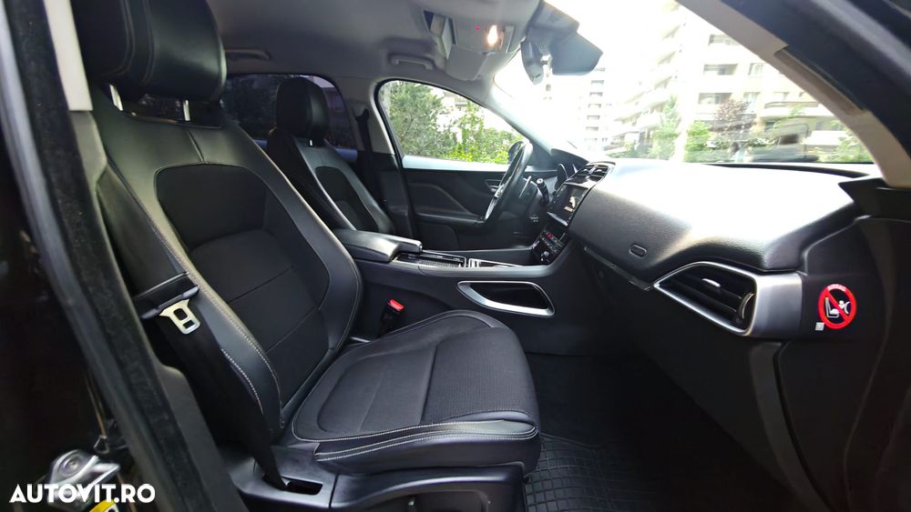 Jaguar F-Pace 25d AWD R-Sport - 24