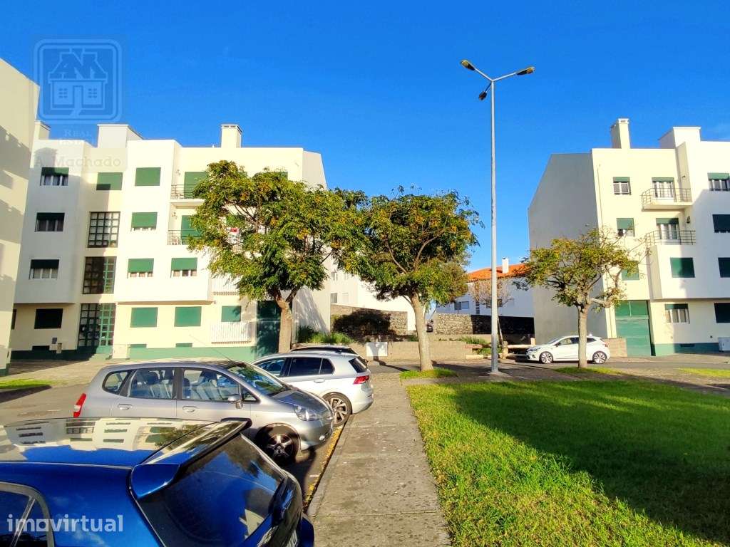 VENDA de AMPLO APARTAMENTO T3 na cidade de Ponta Delgada , Ilha de ... - Grande imagem: 2/44