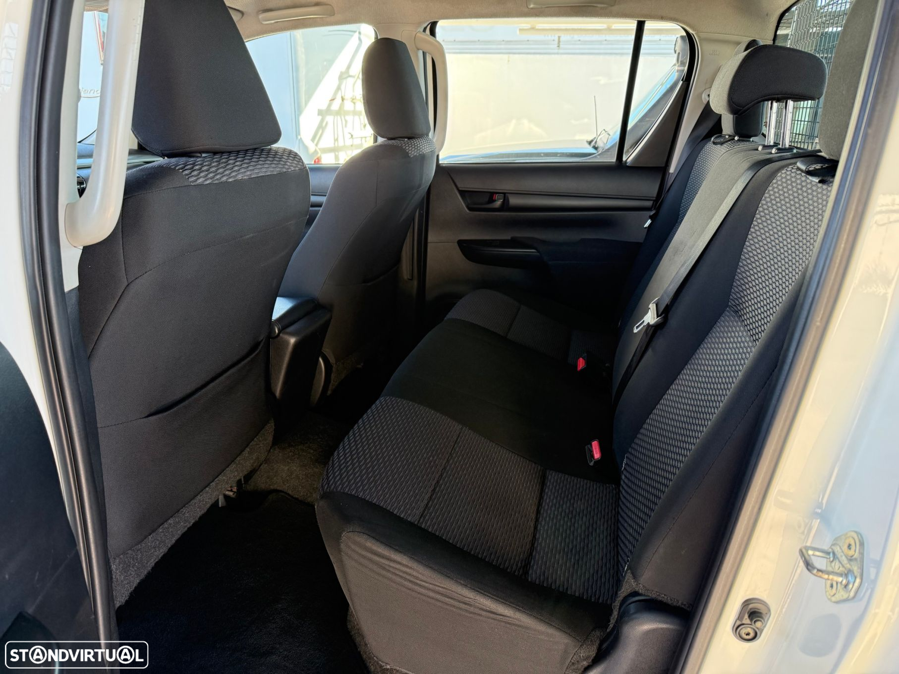 Toyota Hilux 2.4 D-4D 4WD CD CH - 11