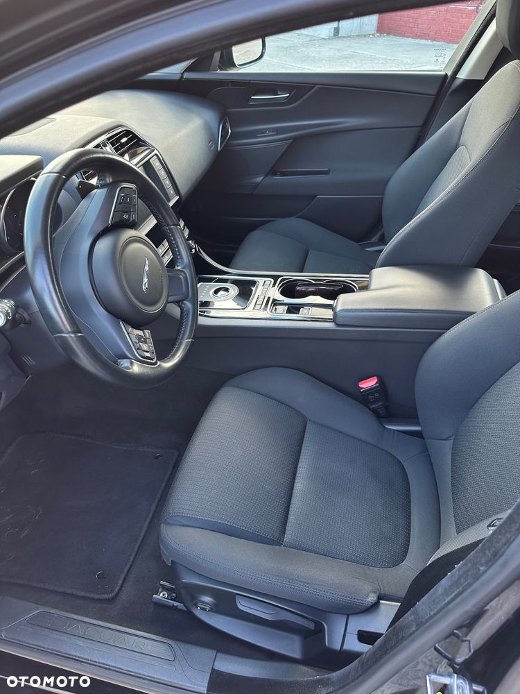 Jaguar XE E-Performance Pure - 9