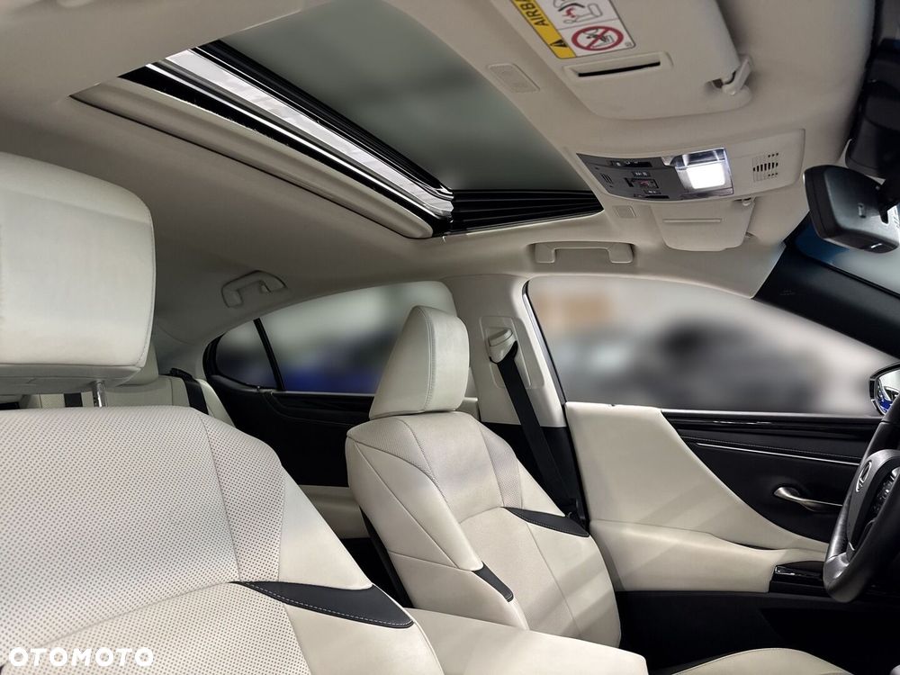 Lexus ES 300h Business Edition - 29