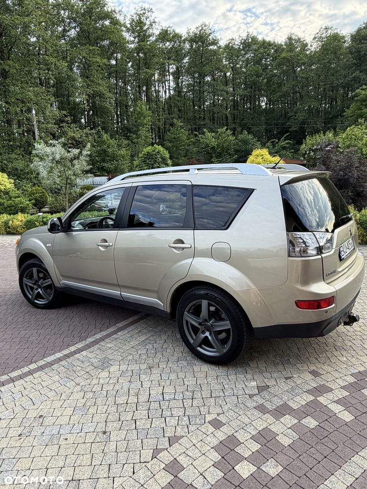 Mitsubishi Outlander - 2
