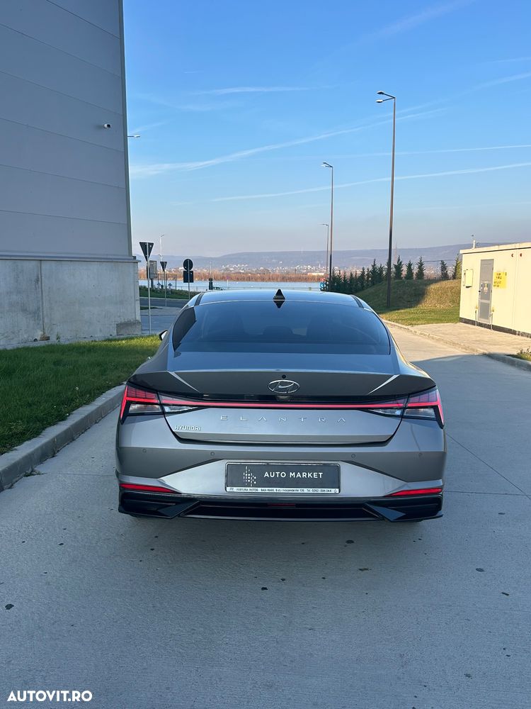 Hyundai Elantra 1.6 l 123 CP CVT Highway - 10