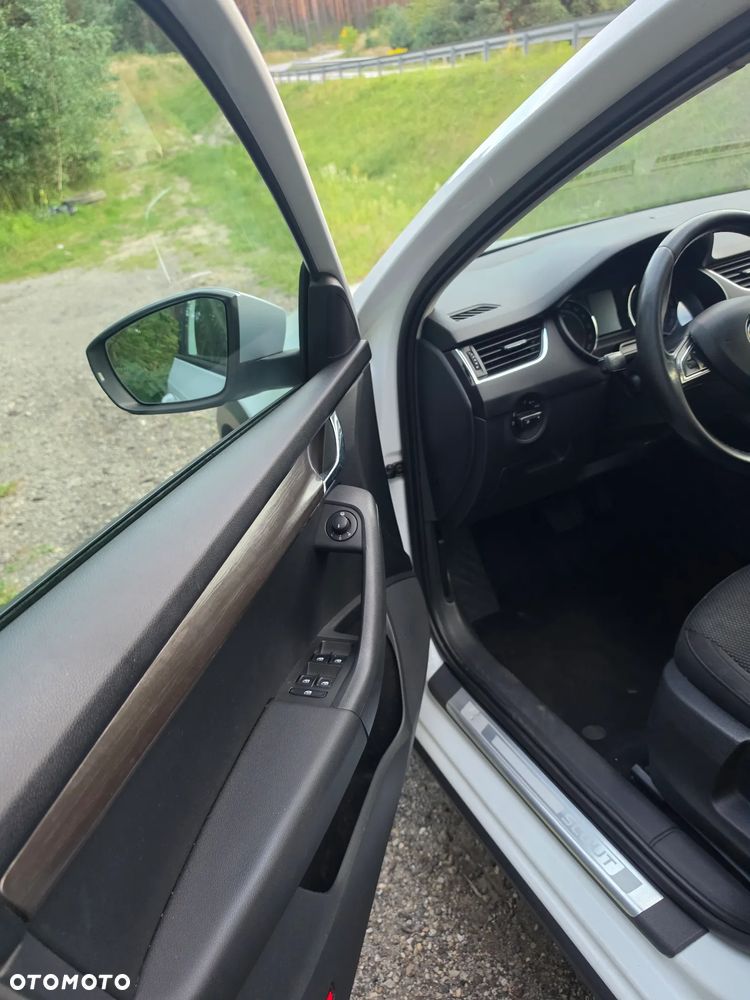 Skoda Octavia Scout 2.0 TDI 4x4 DSG - 24