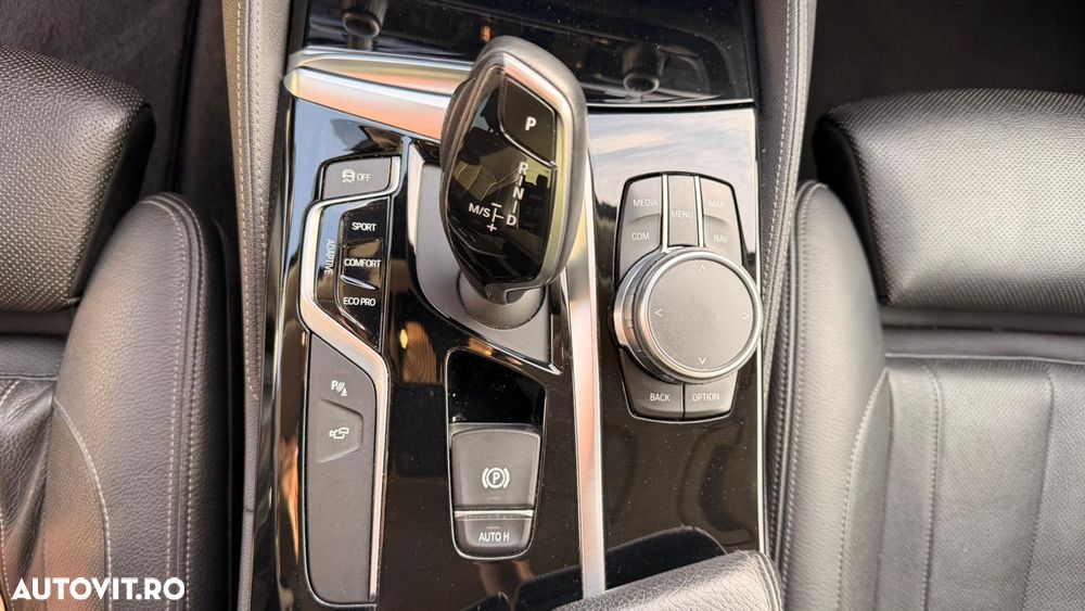 BMW Seria 5 520i Aut. Luxury Line - 22