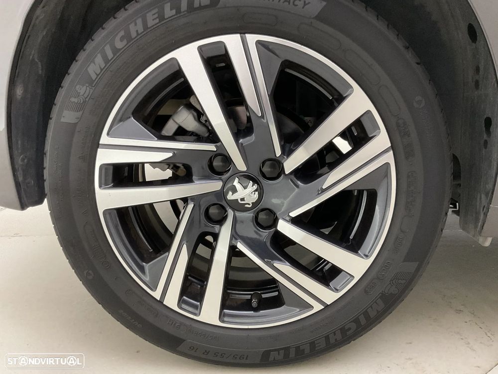 Peugeot 208 1.5 BlueHDi Allure — fotografia 14