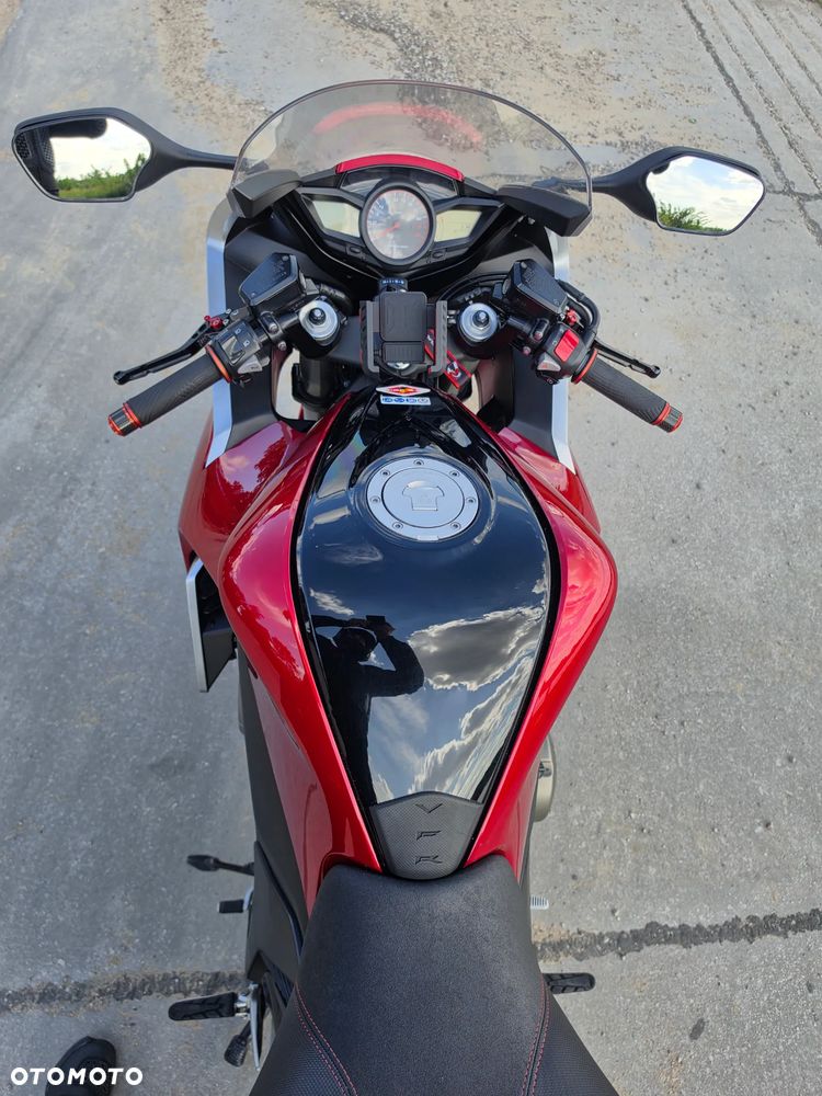 Honda VFR - 8