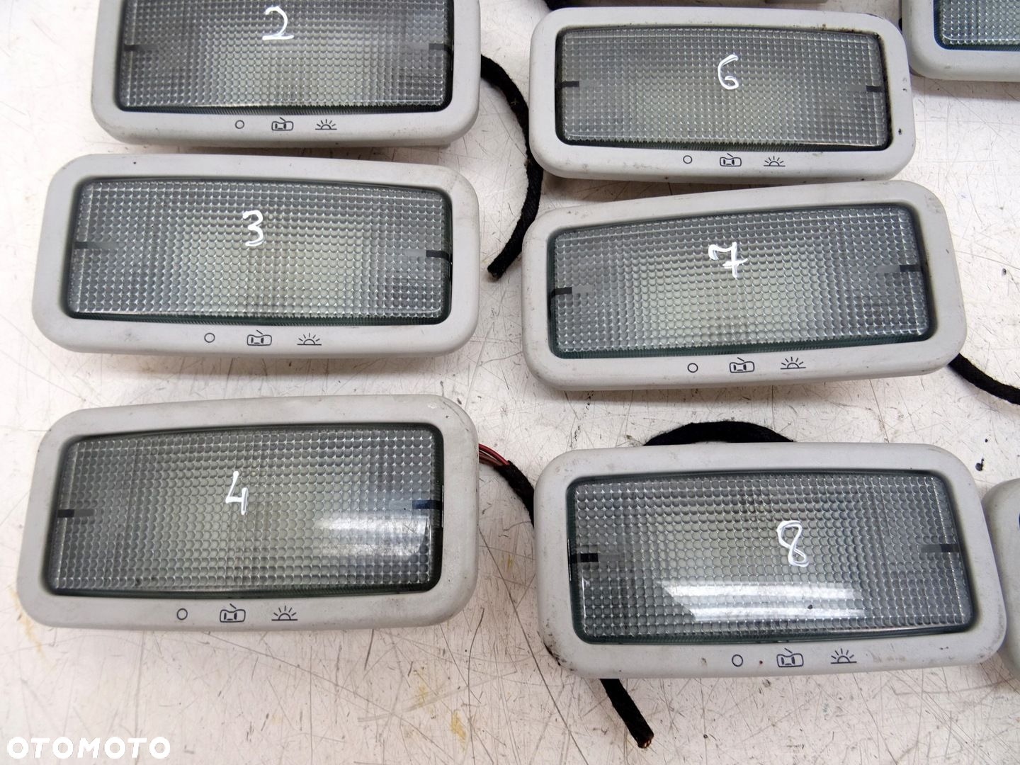 LAMPKA PODSUFITKI KABINY PAKI VW T5 07R 7H0947105A - 3