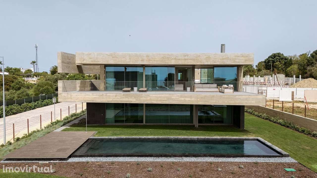 FANTÁSTICA MORADIA T4 DE ARQUITETURA CONTEMPORÂNEA NA PRAIA DA LUZ, LA - Grande imagem: 2/60