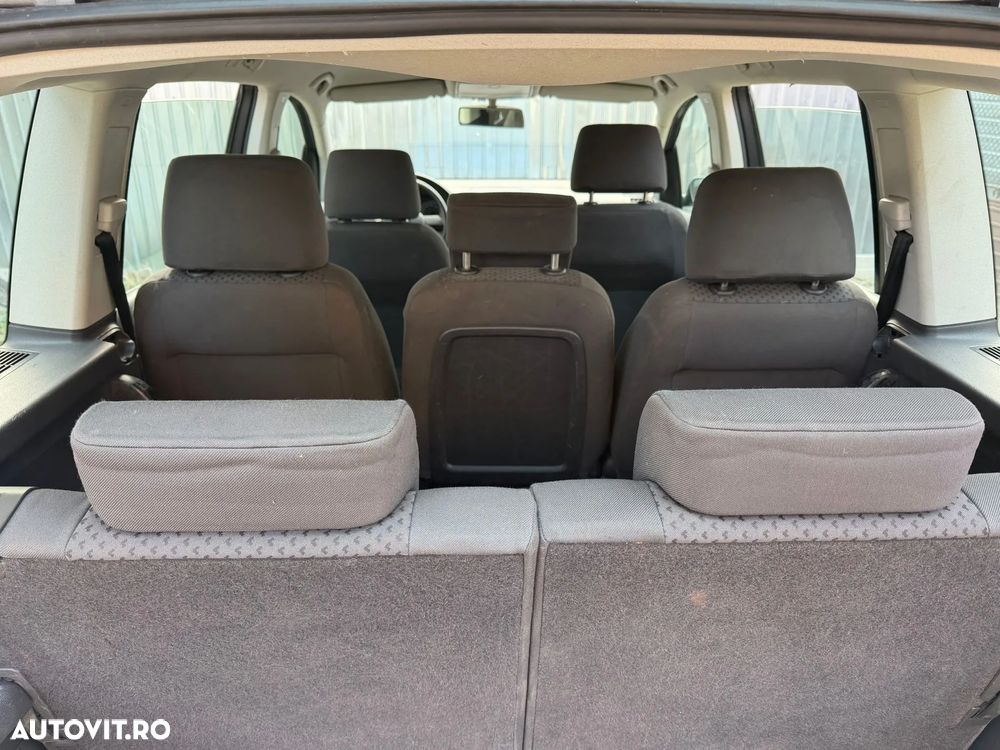 Volkswagen Touran - 6