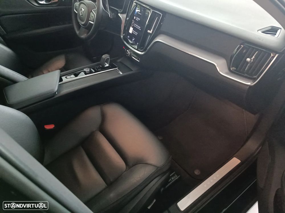 Volvo V60 2.0 B4 Plus Dark Auto - 16
