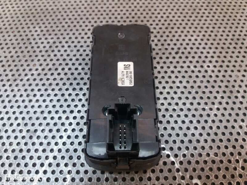 COMANDO ELEVADOR DE VIDRO FRONTAL ESQUERDO OPEL VECTRA C 2005 -09185952 - 4